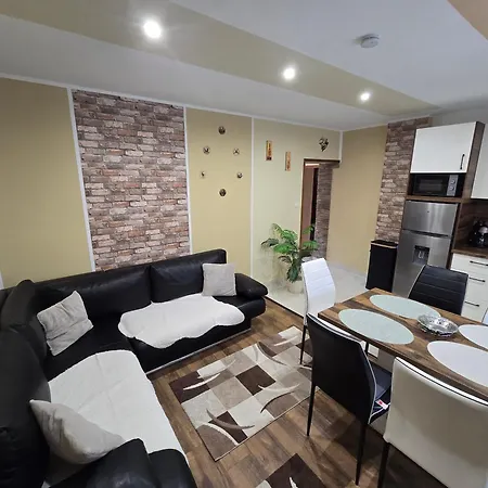 Yukka Vendeghaz Apartment *